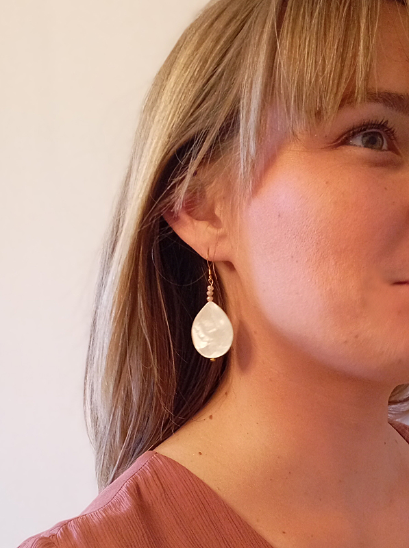 Boucles d'oreilles gouttes de nacre et acier