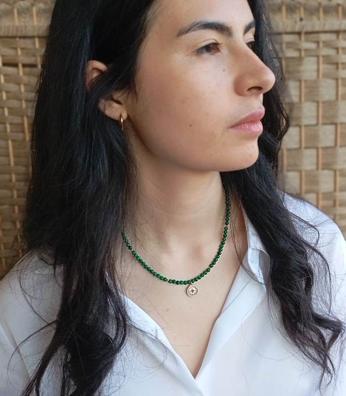 Collier pierres avec un pendentif rond en nacre – Image 2