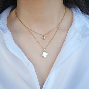 Chaine en acier et pendentif rosace en nacre