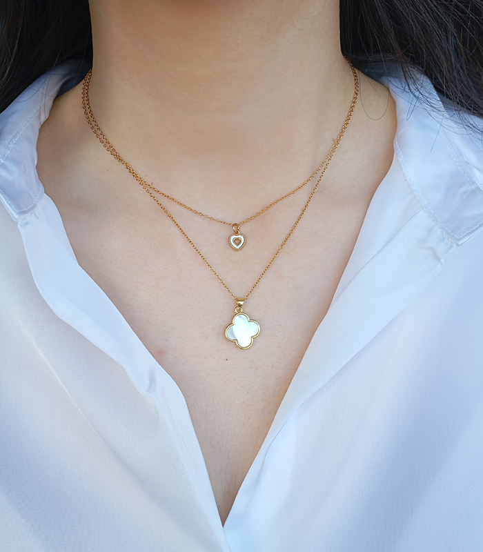 Chaine en acier et pendentif rosace en nacre