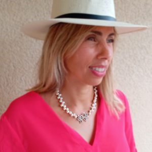 Collier perles de culture blanches avec griffe argent La Belle du Pirate
